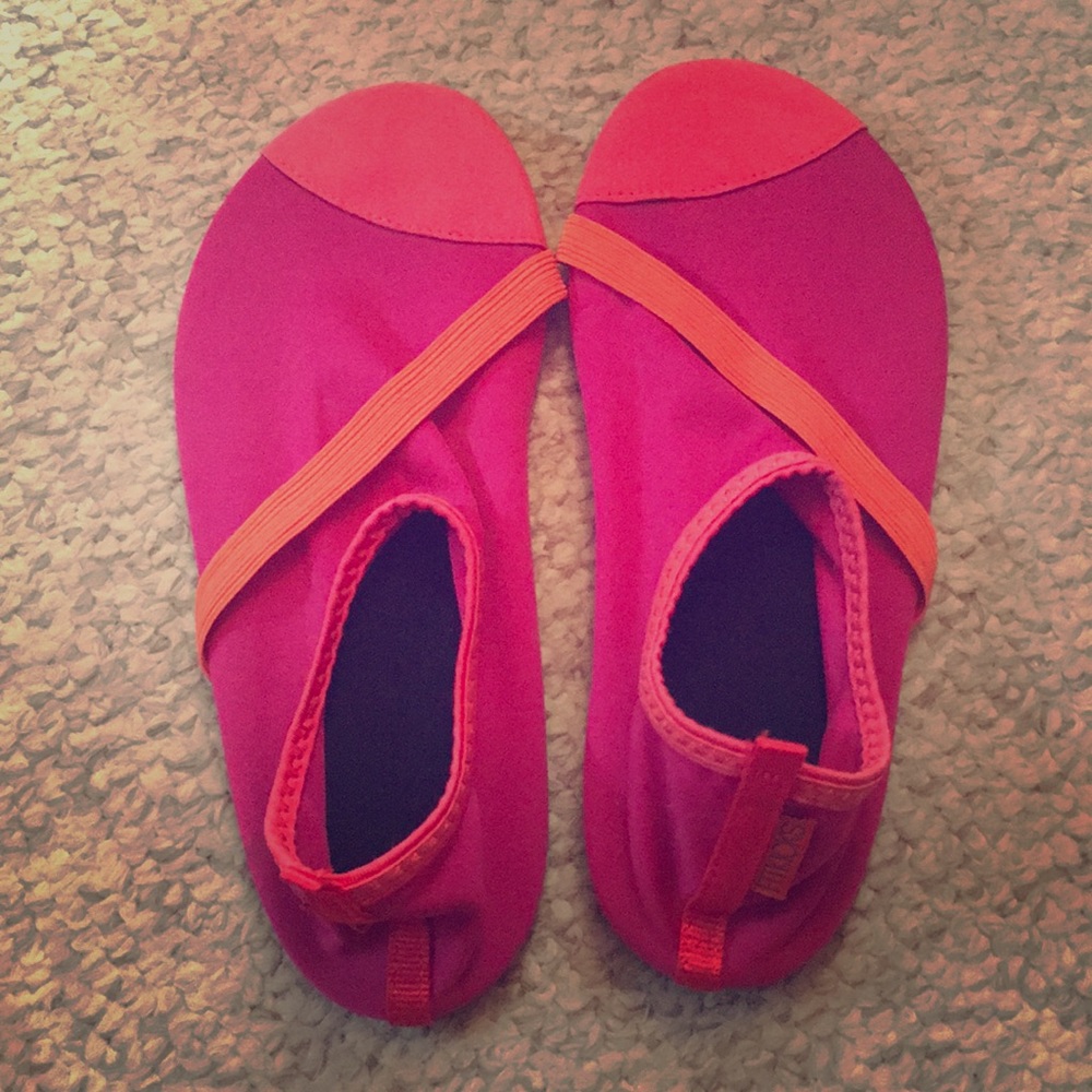 Women’s classic Fitkicks fuschia size Large